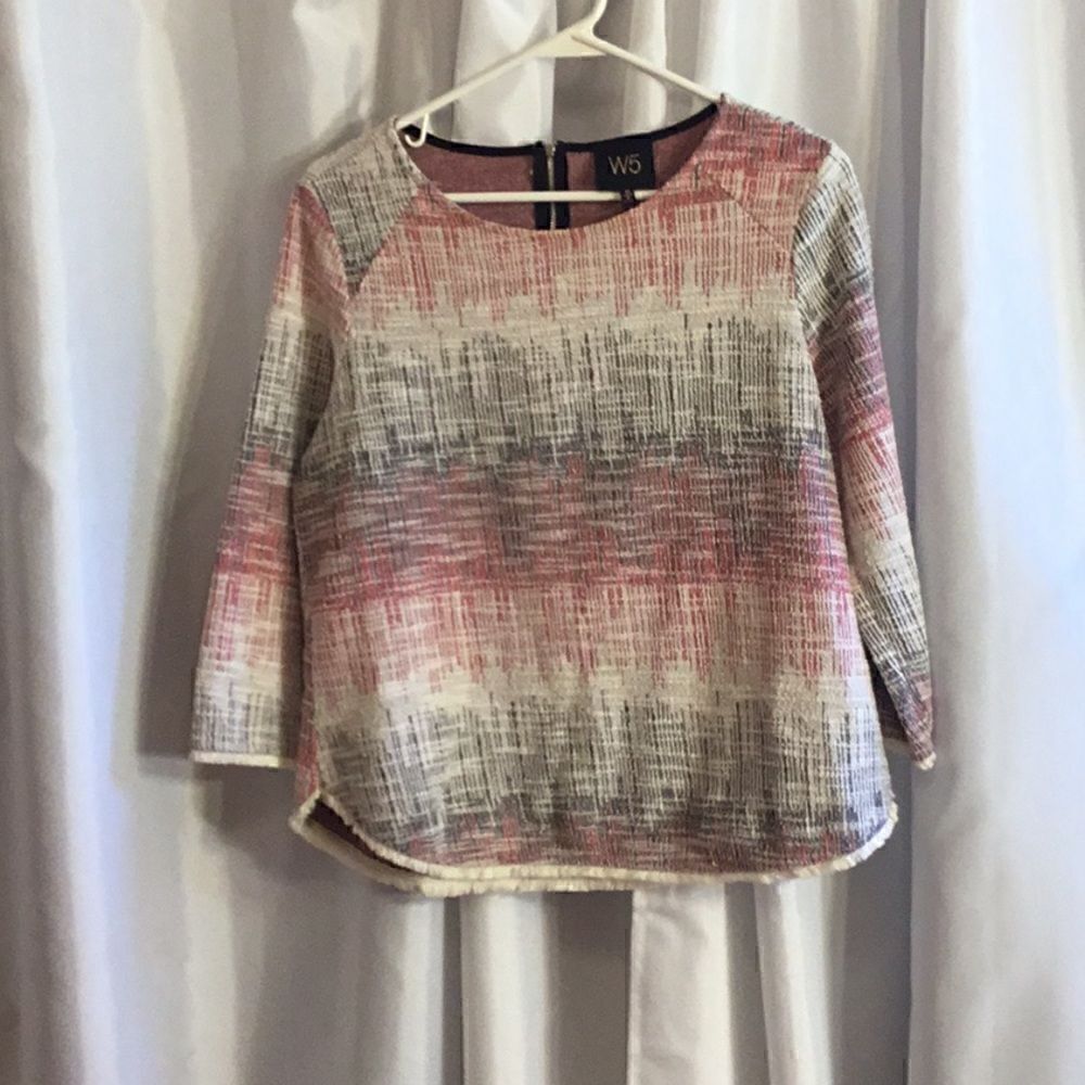 Ladies top with sleeve & hem fringe in size medium